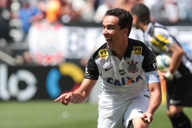 Jadson marcou o 100º gol da Arena Corinthians