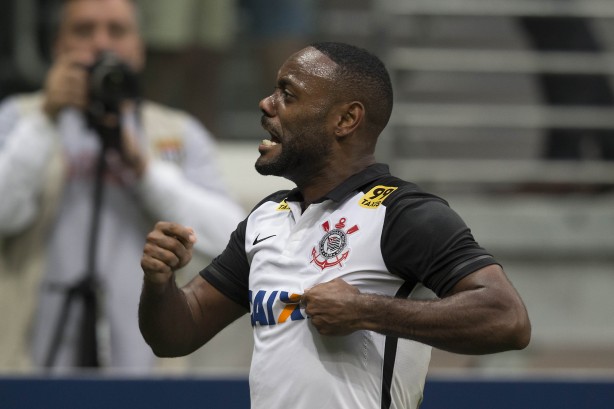 Love fez o gol de empate do Corinthians no ltimo Drbi de 2015