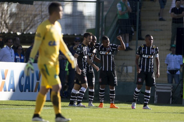 Neste domingo, Corinthians venceu a Chapecoense por 3 a 1