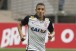 Espinha tira Guilherme Arana do treino nesta sexta-feira