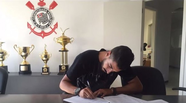 Vincius DelAmore assinou contrato com o Corinthians