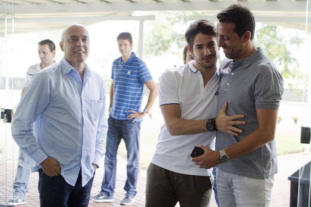 Após ser comprado do Milan (ITA) por R$ 40 milhões, Pato se apresentou ao Timão em 2013