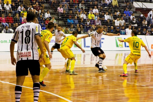 Elisandro, Leandro Caires e Nenê marcaram os gols do Timão no duelo diante do Assoeva