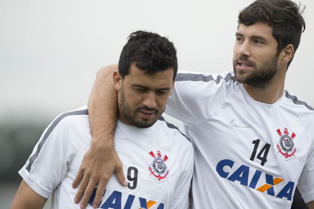 Edilson reencontra vítimade caneta em amistoso do Corinthians: 'Zerou tudo'  - ESPN