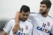 Zagueiro revela piadas do elenco por caneta de Ed�lson; veja o v�deo