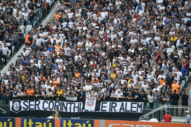 Fiel lotou a Arena Corinthians neste domingo e quebrou o recorde do estádio
