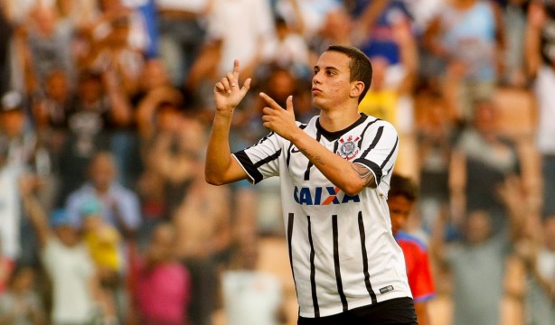 Promessa da base, Gabriel Vasconcelos marcou dois gols na vitória do Timão sobre o São Paulo