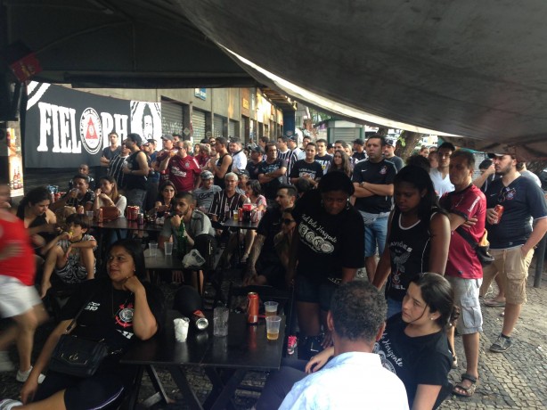Torcedores do Timão vão se concentrar em bar em Belo Horizonte no domingo