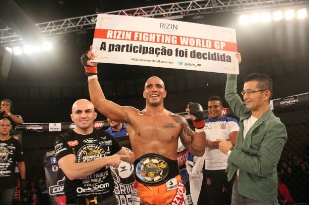 Bruno Henrique Cappelozza recebeu o cinturão do Jungle Fight