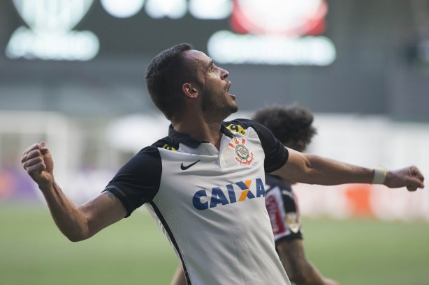 Corinthians, de Renato Augusto, superou o Atlético Mineiro dentro e fora de campo neste domingo
