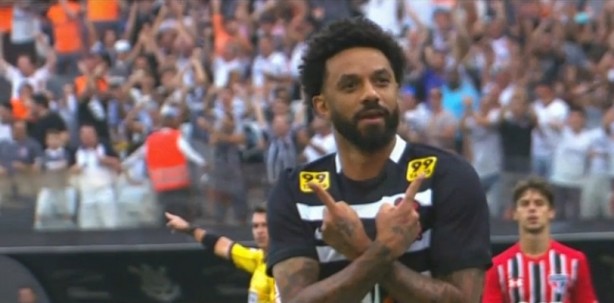 Jogador repetiu gesto eternizado após gol contra o São Paulo em clássico