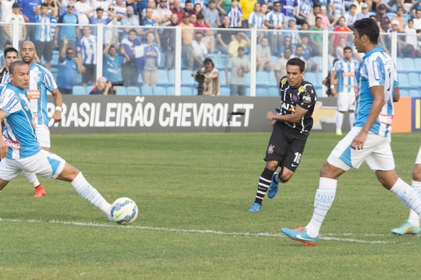Com dois gols de Luciano, Corinthians venceu o Ava por 2 a 1 na Ressacada, pelo primeiro turno do Brasileiro