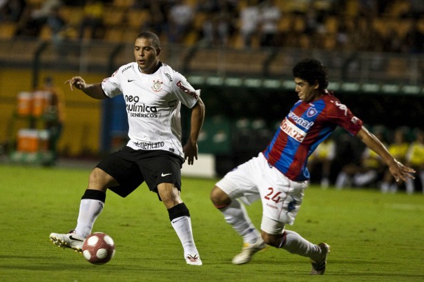 Corinthians e Cerro se enfrentaro na Libertadores do ano que vem