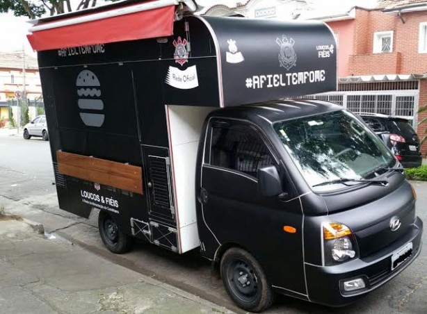 Food truck distribuir 300 lanches para degustao dos torcedores corinthianos