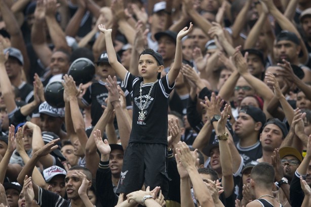 Fiel põe Corinthians na liderança de público nos estádios