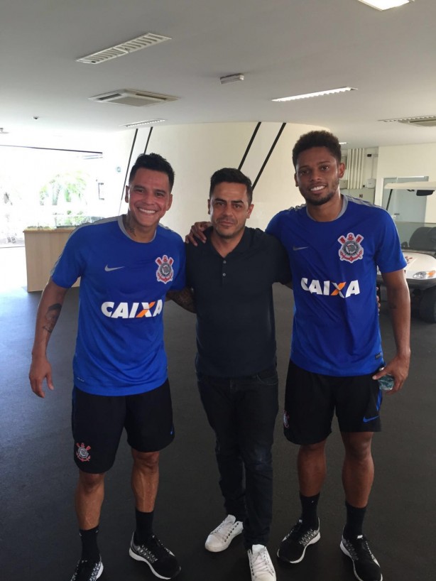 Dupla veio do Atlético-MG neste sábado para assinar com Corinthians