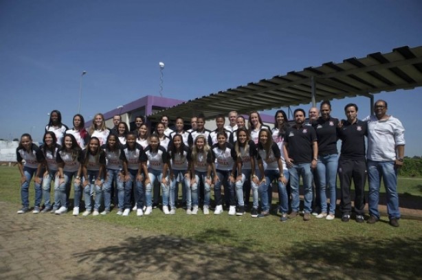 Equipe feminina do Corinthians volta  ativa aps sete anos