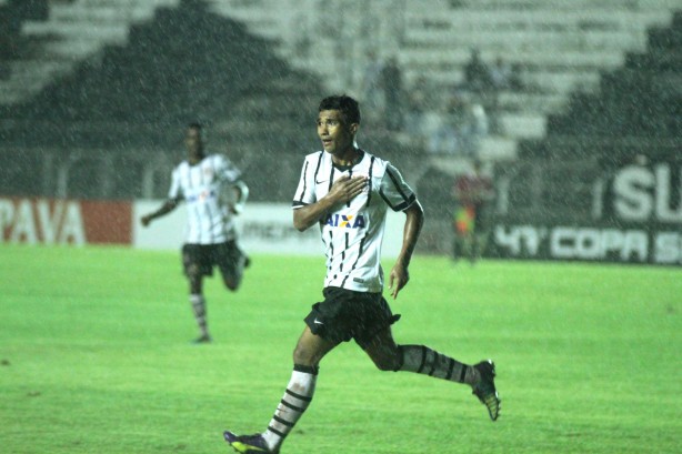 Gustavo Tocantins foi autor do primeiro gol do Corinthians na temporada