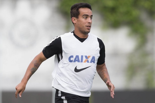 Jadson foi o primeiro jogador a trocar o Corinthians pela China, em 2015
