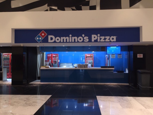 Localizada no setor Oeste, loja Domino's Pizza foi inaugurada em 31 de maio de 2015, no clássico contra o Palmeiras