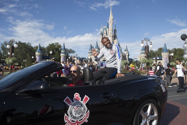 Elias foi o representante do Timo na Parada da Disney, principal atrao da Florida Cup 2016