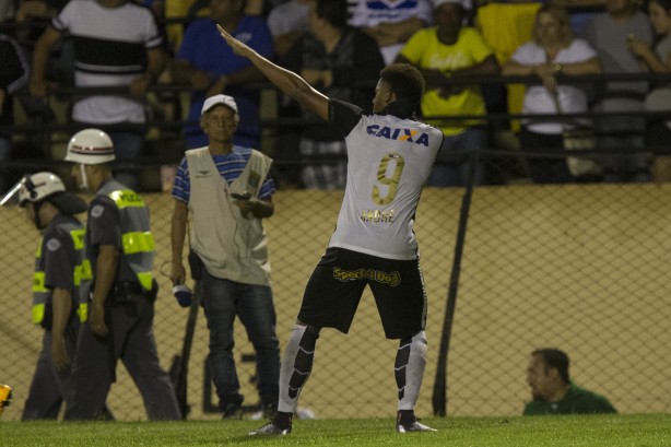 Gol de empate do Corinthians assegurou a liderana geral da competio