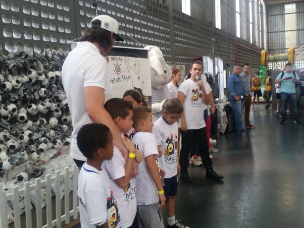 Cássio foi ovacionado pelas crianças presentes no evento no PSJ