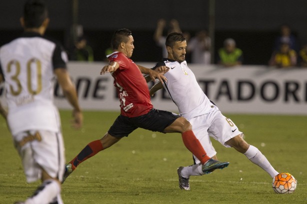 Contra o Cerro Porteo, o Corinthians voltou a sofrer com expulso de jogadores