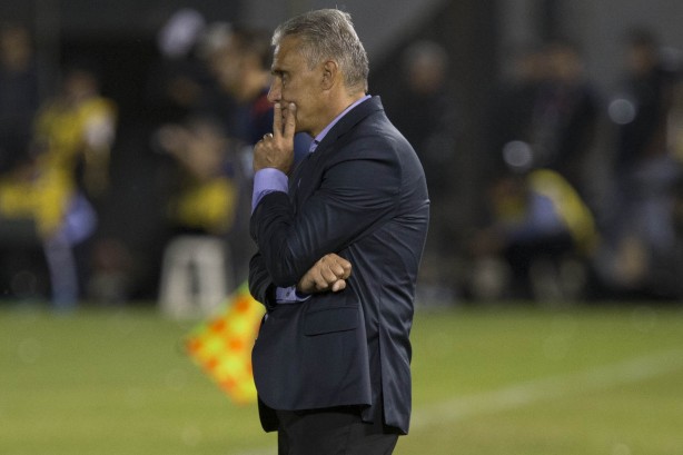 Em entrevista coletiva, Tite analisou a derrota para o Cerro Porteo fora de casa