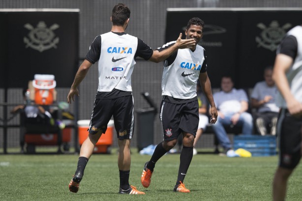 Felipe e Yago formam a dupla de zaga titular do Corinthians em 2016
