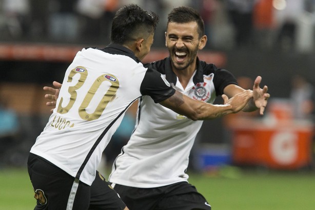 Lucca fez os dois gols do Corinthians contra o Cerro Porteo