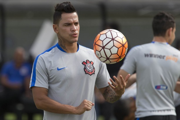 Tido como principal contratao do clube em 2016, Giovanni Augusto inicia duelo no Paraguai entre os titulares