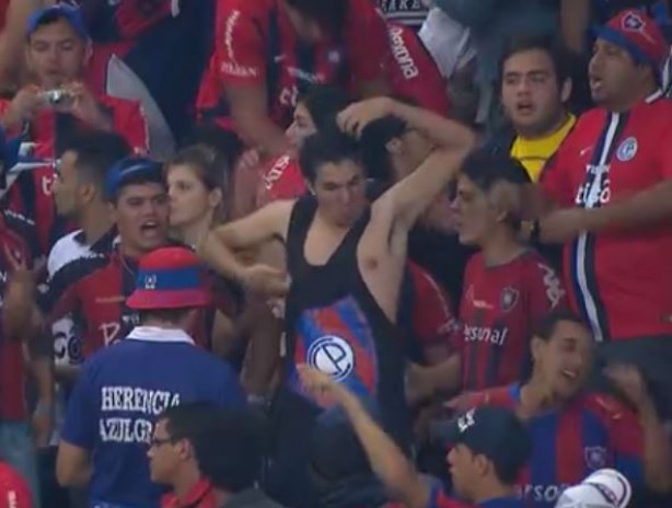 Em 2016, torcedores do Cerro Porteo fizeram gestos racistas na Arena Corinthians
