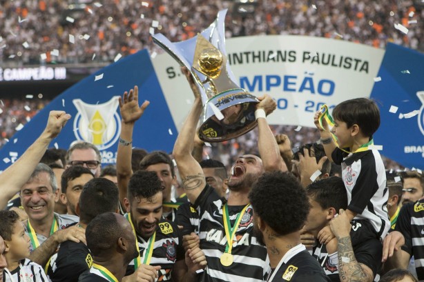 Atual campeão, Corinthians fará dois jogos na 'matinê' de domingo entre as primeiras onze rodadas do Brasileirão 2016