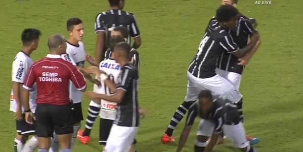 Corinthians bateu o Coritiba por 2 a 1, em Curitiba, em jogo pegado