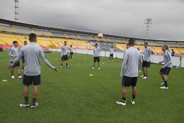 Corinthians fez o treino de reconhecimento no Estádio El Campin nesta terça-feira