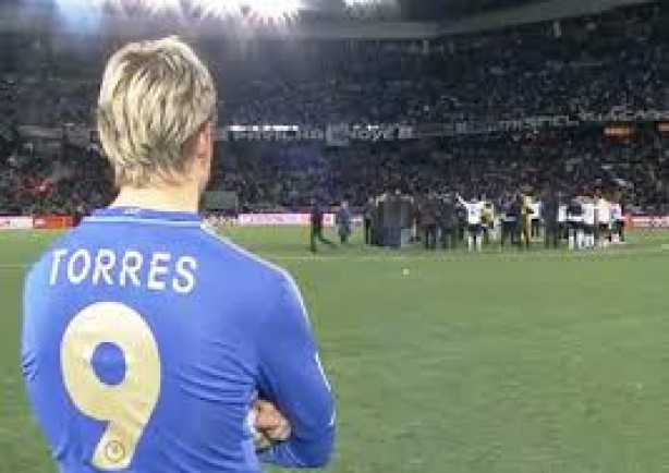 Imagem de Torres observando elenco corinthiano ficou marcada após o Mundial de 2012