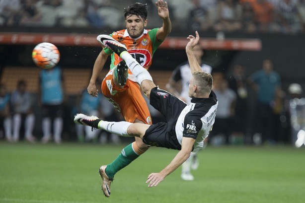O golaço de voleio foi o segundo de Marlone e o terceiro do Corinthians no jogo