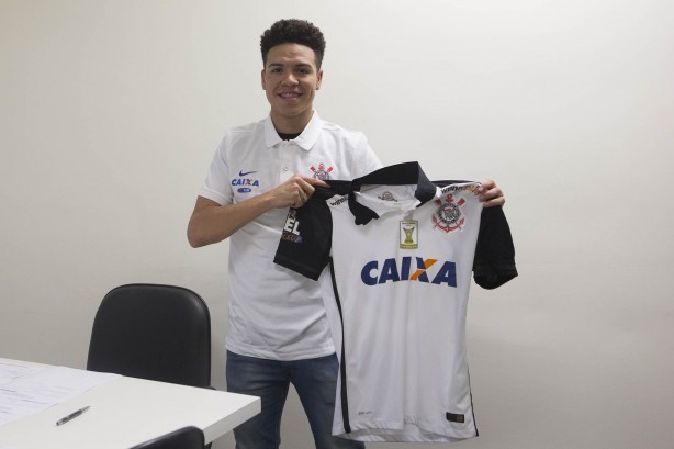 Marquinhos Gabriel assinou contrato de quatro anos com o Corinthians nesta segunda-feira