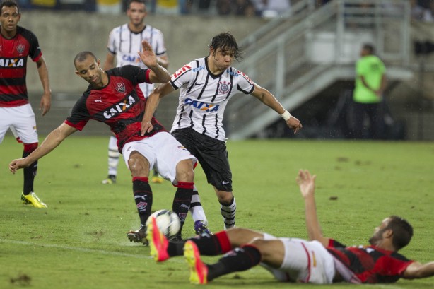 Corinthians e Vitória se enfrentaram pela última vez em outubro de 2014