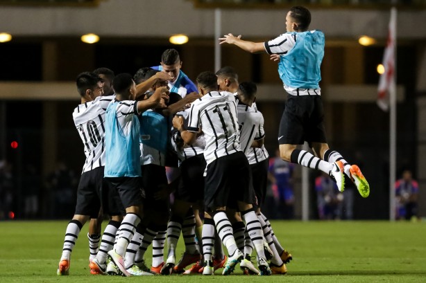 Corinthians marcou dois gols na noite desta tera-feira no Pacaembu