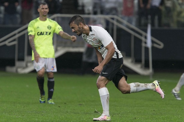 Camisa 6 teve atuao determinante no ltimo sbado e contribuiu para a virada do Corinthians