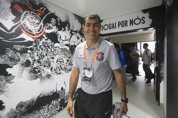 Carille comandou o Corinthians na derrota para o Fluminense e na vitória sobre o Botafogo