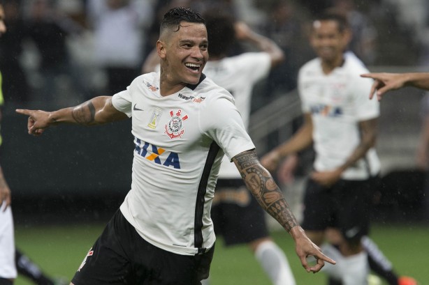 Giovanni Augusto marcou gol da ltima vitria do Corinthians, nessa quarta-feira, contra o Santos