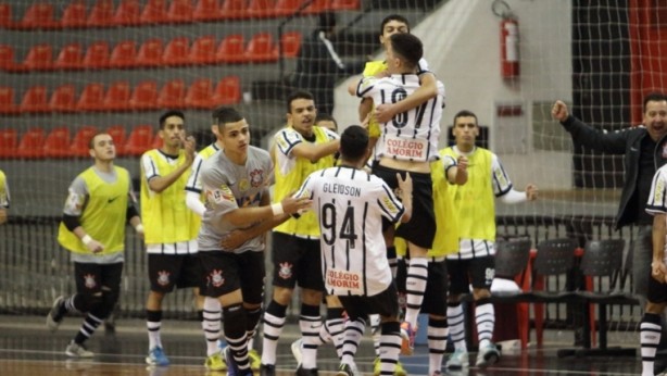 Corinthians venceu os dois jogos disputados contra o Santo Andr