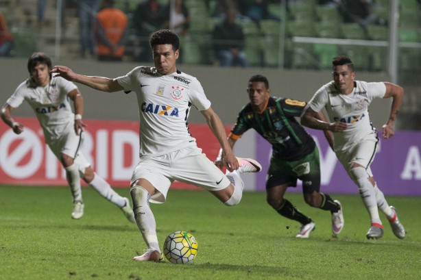 De pnalti, Marquinhos Gabriel anotou o segundo gol corinthiano sobre o Amrica Mineiro