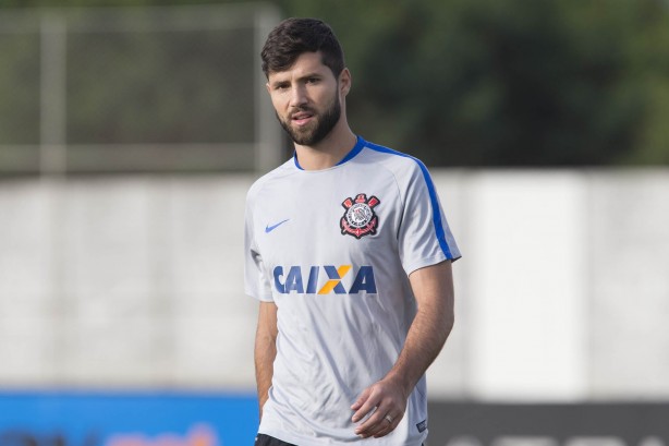Felipe ainda no tem data para se apresentar ao Sporting, diz Roberto de Andrade