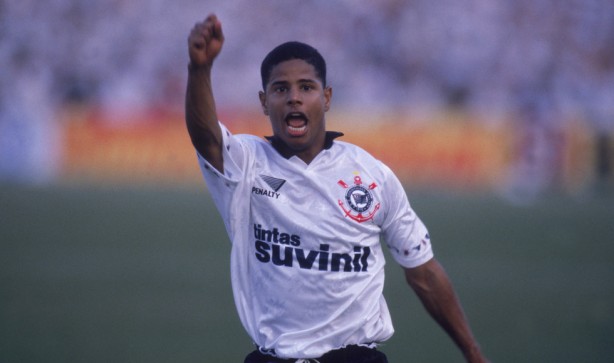 Marcelinho Carioca se destacou no Corinthians em 1995, com camisa da Suvinil