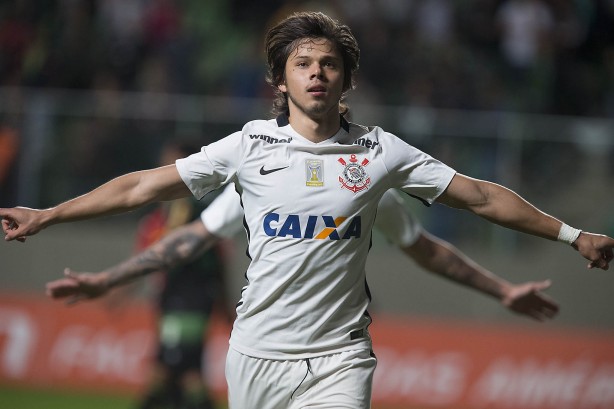 Romero anotou um dos gols do Corinthians na vitria sobre o Amrica-MG e convive com sombra de Pato