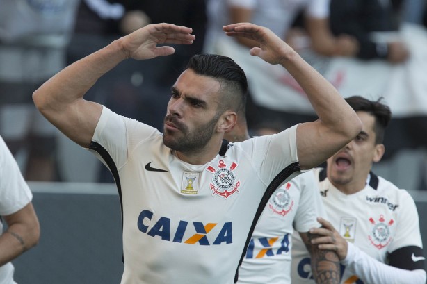 Bruno Henrique é líder em desarmes no Campeonato Brasileiro